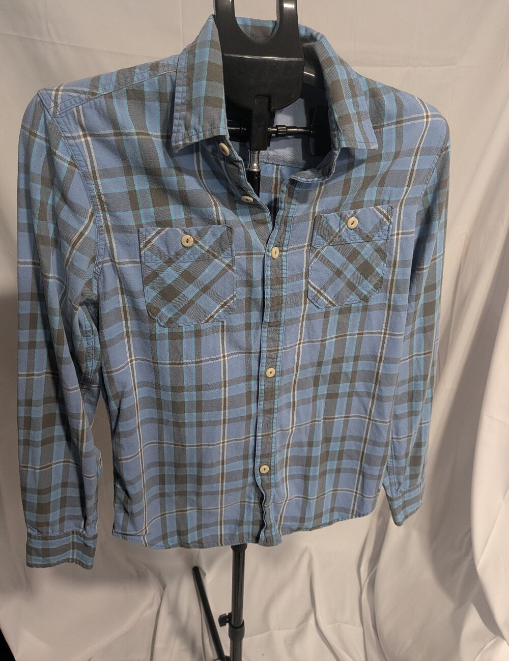 American Eagle Outfitters Teal, Blue and Gray Plaid Button-Down Shirt